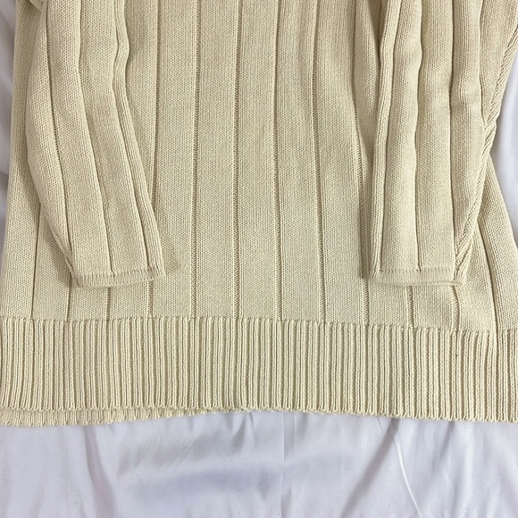 Eddie Bauer Women’s Cream Sz L Sweater w/Split Hem - Picture 3 of 4